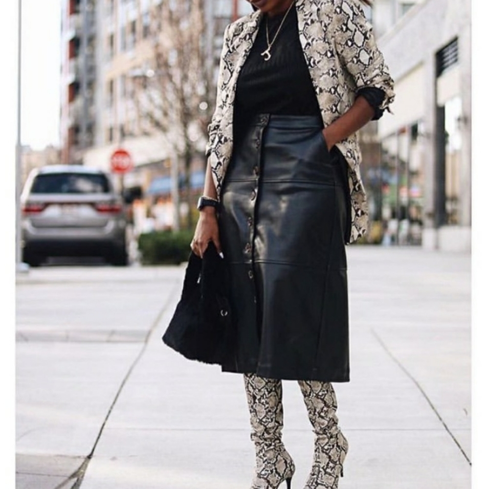 ZARA FAUX LEATHER MIDI SKIRT BLOGGERS FAVORITE - Picture 2 of 12